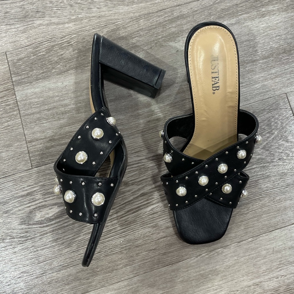 Cute Just Fab heeled sandals with pearl details
